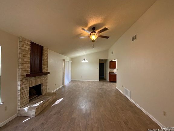3rd image of 10123 Galesburg
