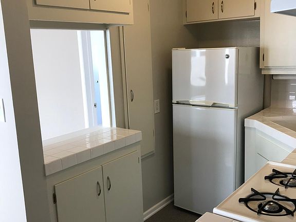 5th image of 3752 Greenfield Ave #1