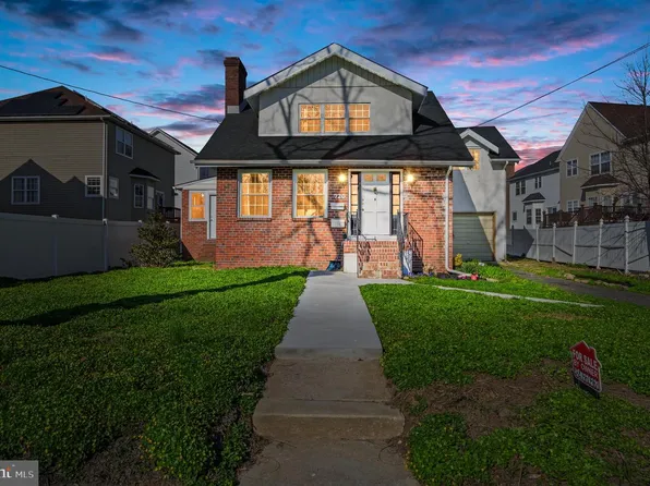 720 Kedron Ave, Morton, PA 19070