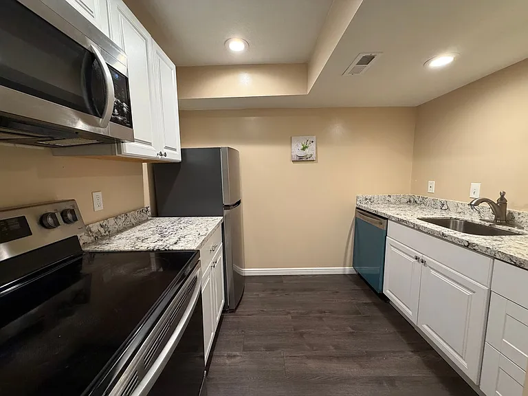 2080 E Debeers Dr — Photo 11