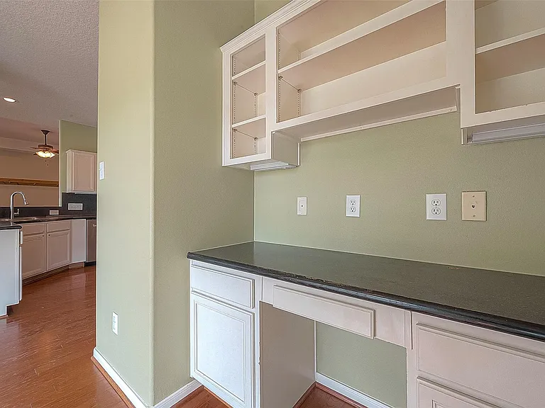 14403 Vlasta St — Photo 17