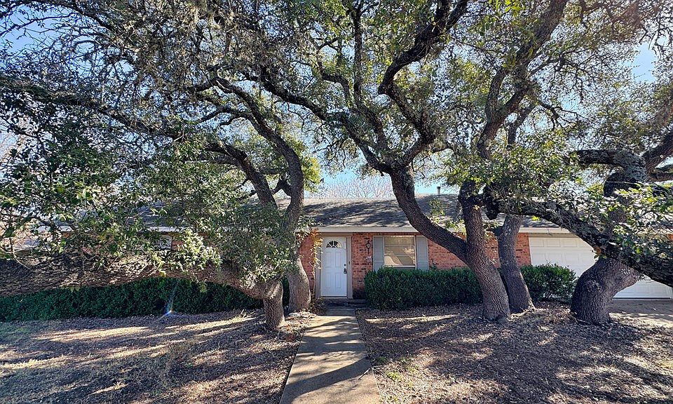 2nd image of 707 Cardinal Dr