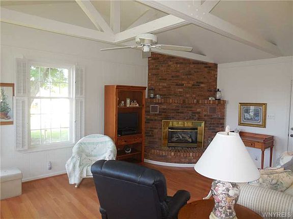 5th image of 28 Joanne Ln