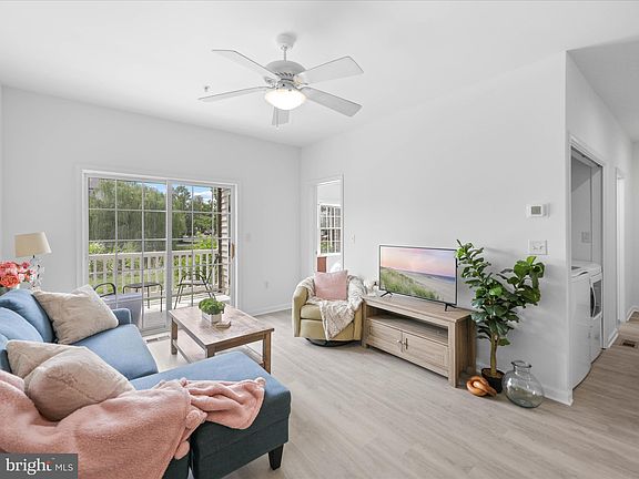 2nd image of 300 Pebble Dr Unit 305