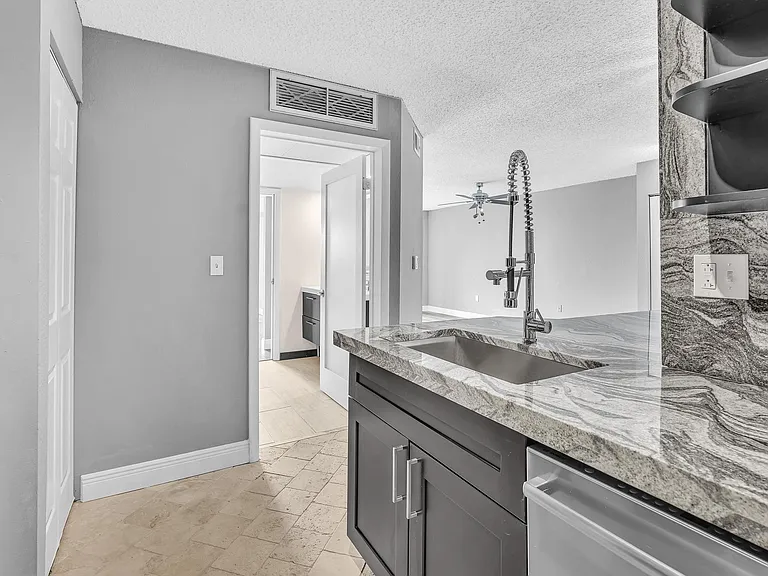 2820 Oakland Forest Dr #107 — Photo 11