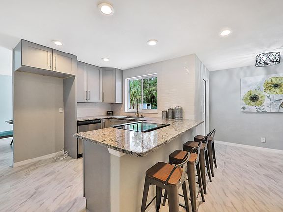 3rd image of 1215 Golfview Dr