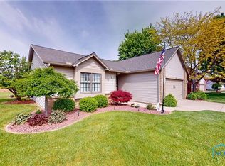 118 Orchard Grove Dr, Clyde, OH 43410