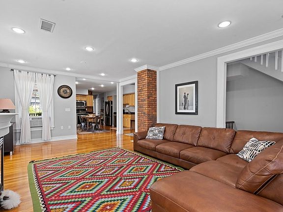 2nd image of 15-17 Phipps St #0