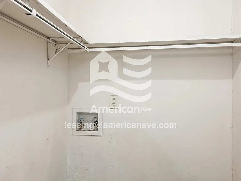 845683_008_laundry_room_8.jpg