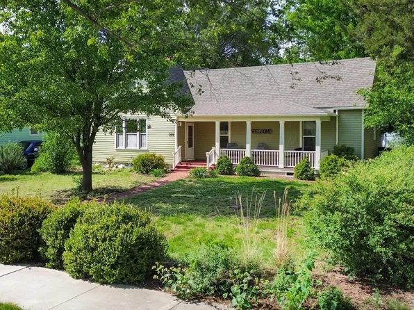 308 E 2nd St, Newton, KS 67114