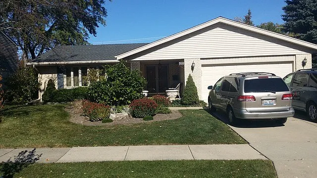 2630 N Dryden Pl photo 1