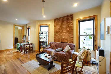 Rented by Rennit Inc.