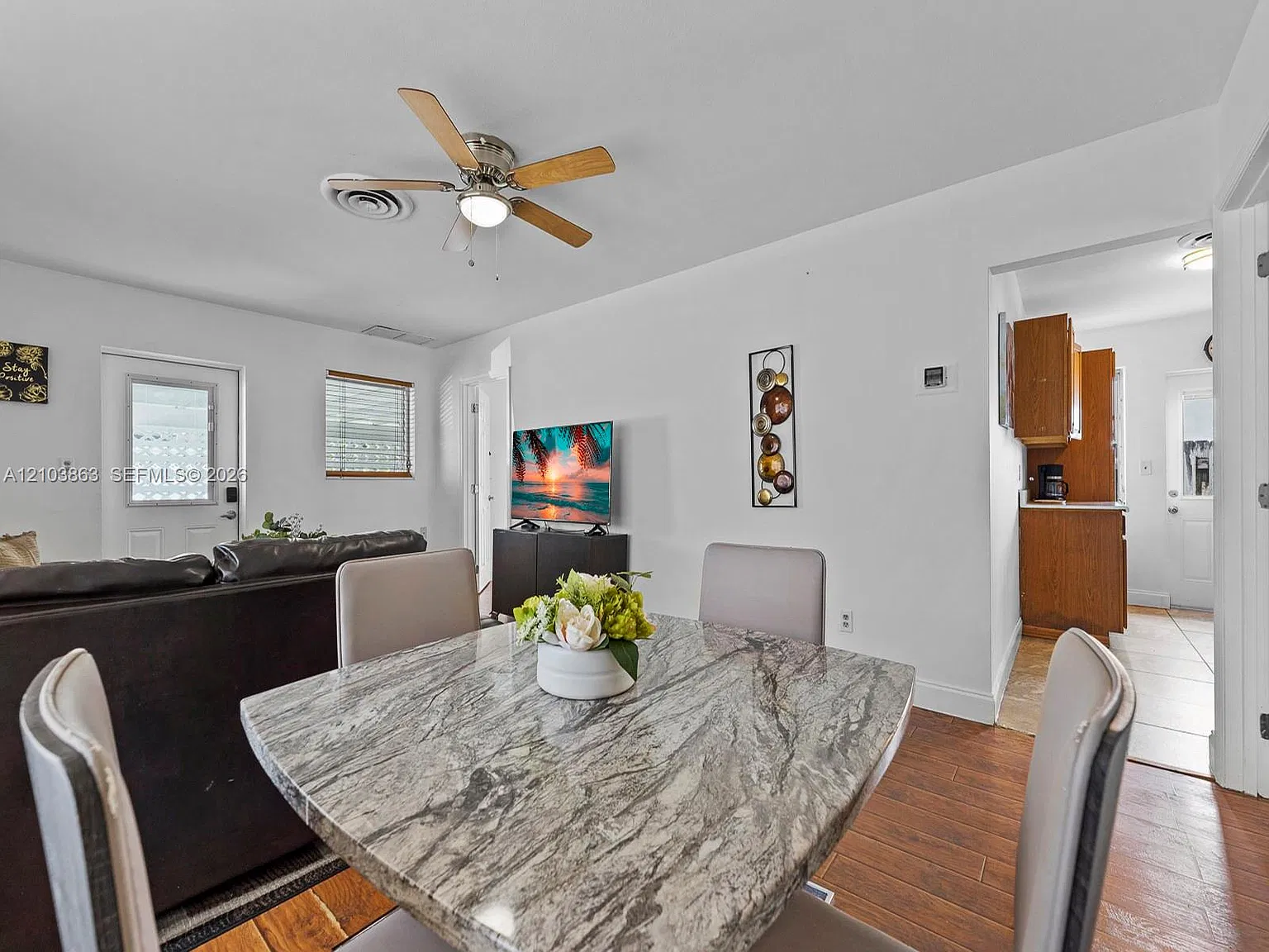 Poinsetta Park — Photo 4