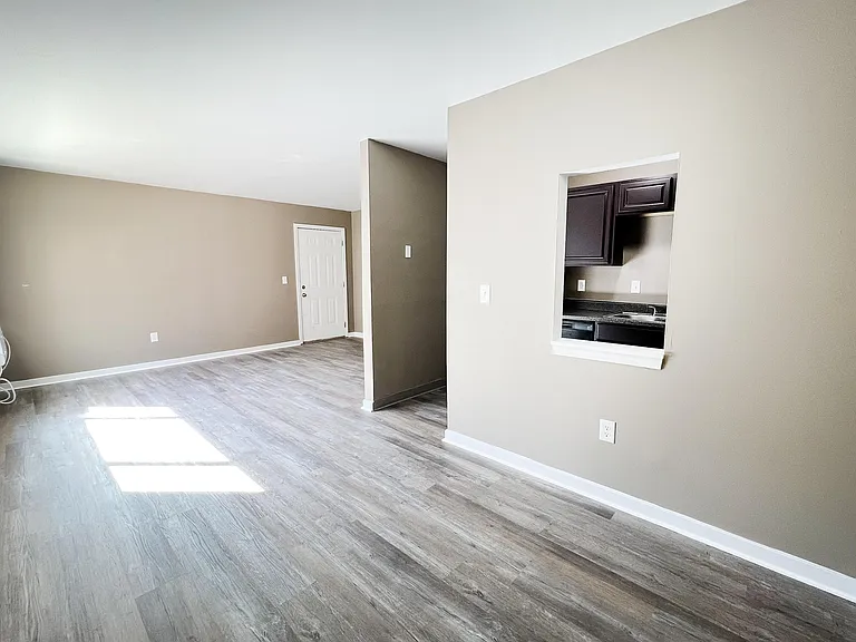 Twin Gables Apartments — Photo 33