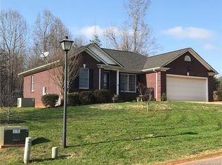 5109 Thornhill Dr, Gastonia, NC 28052