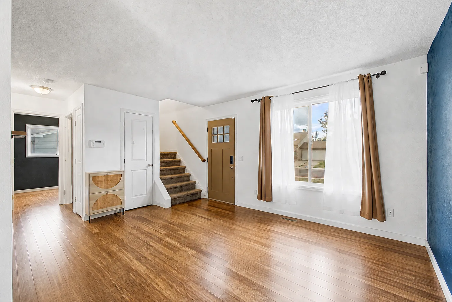 4 bed, 1920 sqft, $2,849 — Photo 2