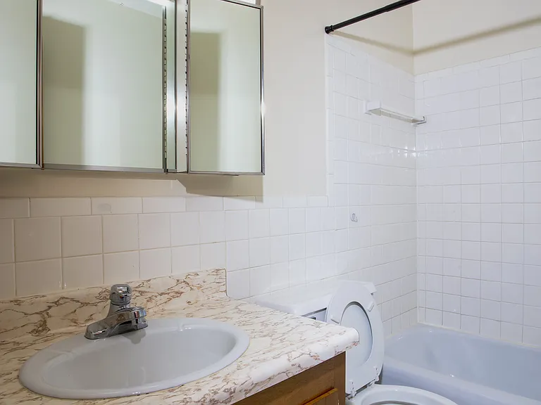 Brittany Apartments — Photo 17