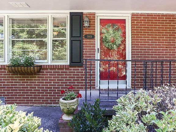 5th image of 1969 Clearwater Dr SE