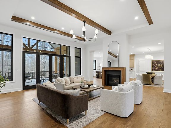 5th image of 6761 Wellington Cir