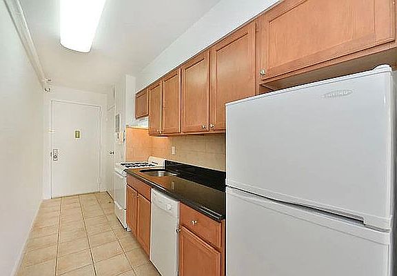 4th image of 140 W 19th St APT 6B