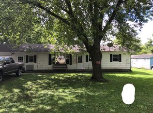 617 W Cherry St, Compton, IL 61318