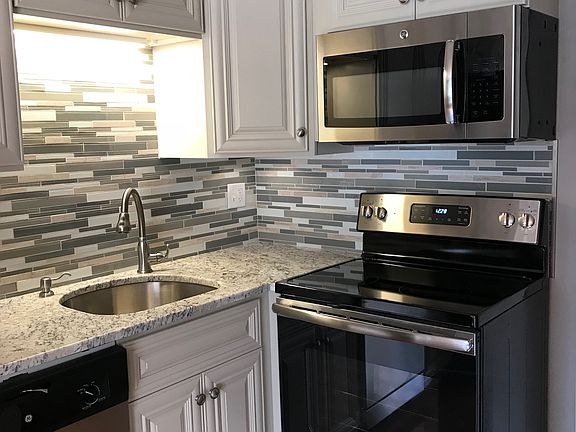 2nd image of 705 Elmwood Dr