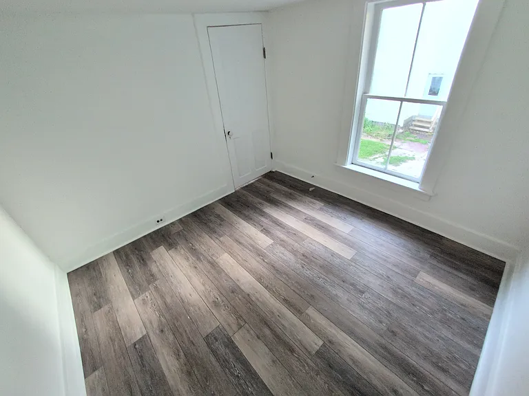 Washington St — Photo 17
