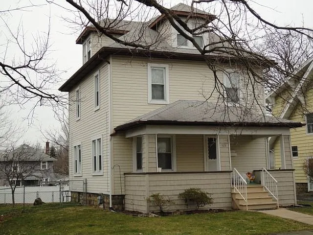 523 Superior St photo 1