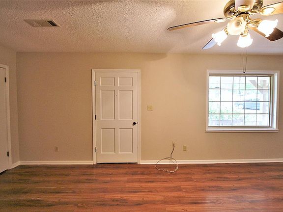 4th image of 8955 Fair Oaks Dr