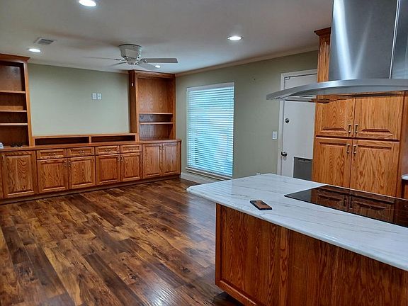 3rd image of 1832 Larkspur Dr