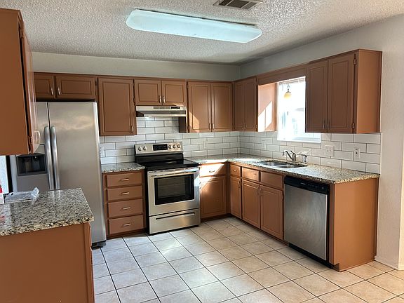 5th image of 407 Carly Dr