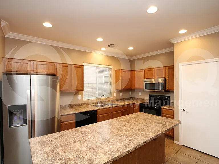 2920 W Angel Way — Photo 2