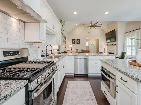 1486 Woodridge Pl, Gardendale, AL 35071