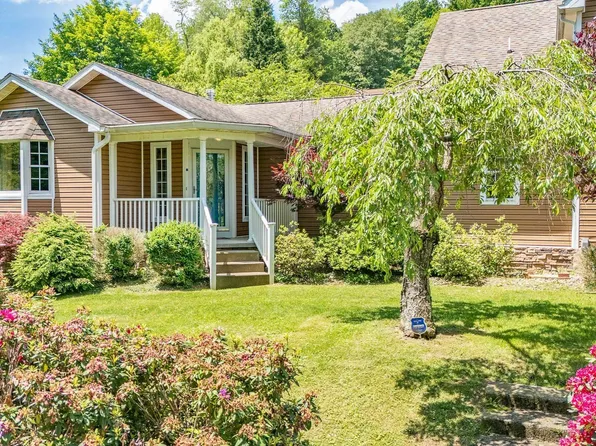 1057 Circle Dr, Idamay, WV 26576