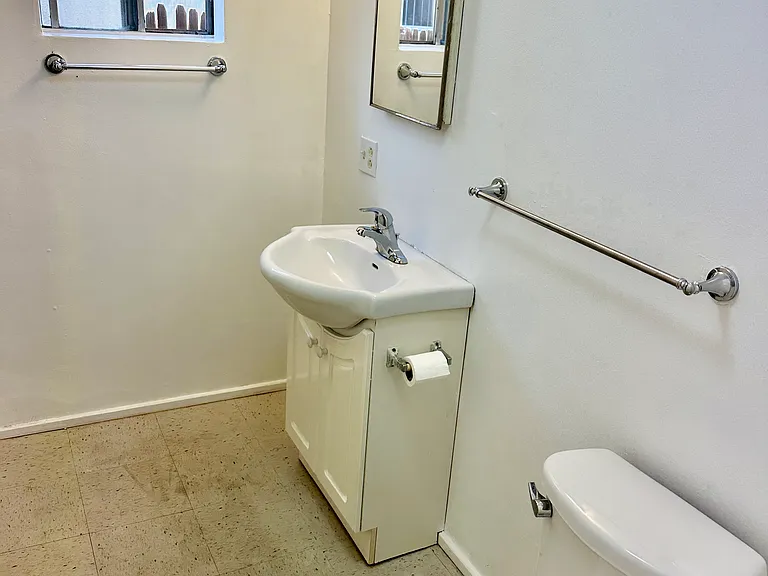 1137 Chestnut St — Photo 15
