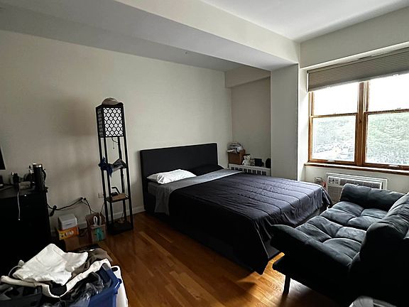 5th image of 754 E 6th St APT 2C