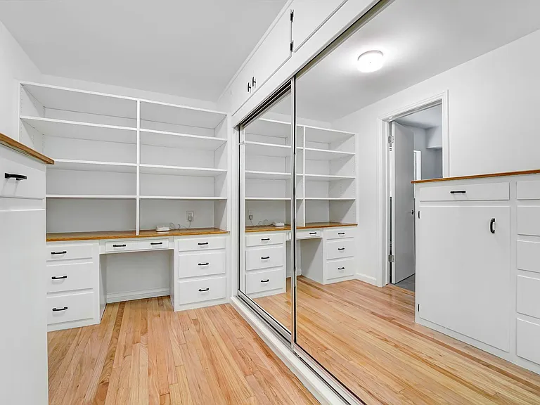 555 Amalfi Dr — Photo 20
