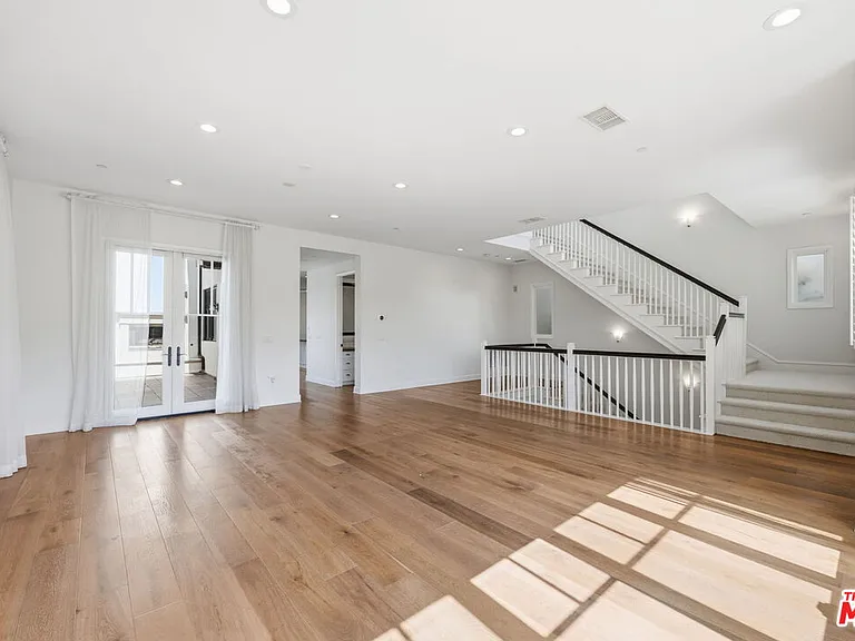 13079 Bluff Creek Dr — Photo 12