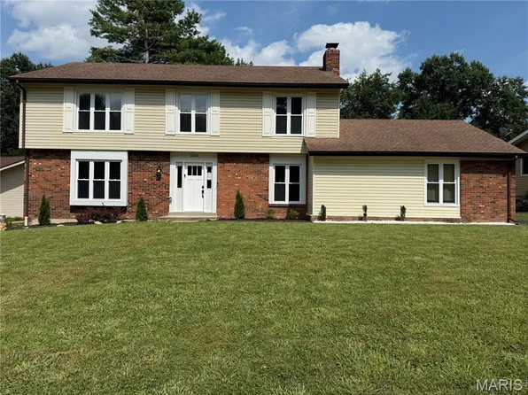 12518 Woodstream Dr, Saint Louis, MO 63138
