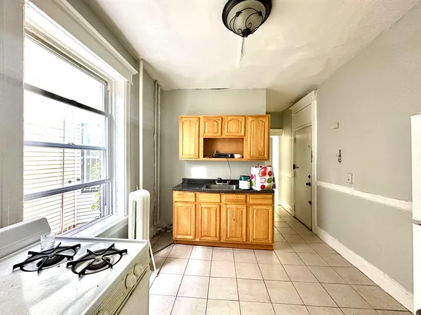 290 Summit Avenue image 5 of 6