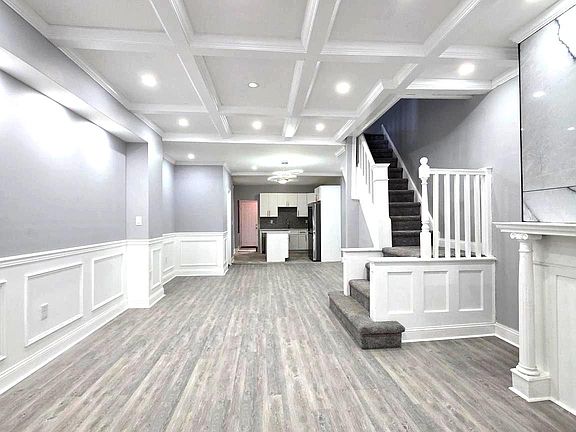 2nd image of 6026 Irving St