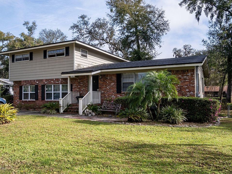 1st image of 2865 Woodland Dr