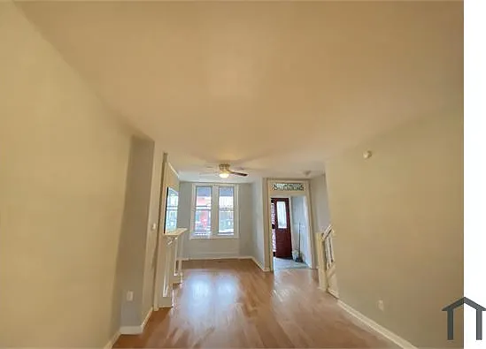 251 W Berkley St — Photo 4