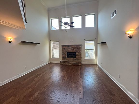 3rd image of 15514 Green Trails Blvd