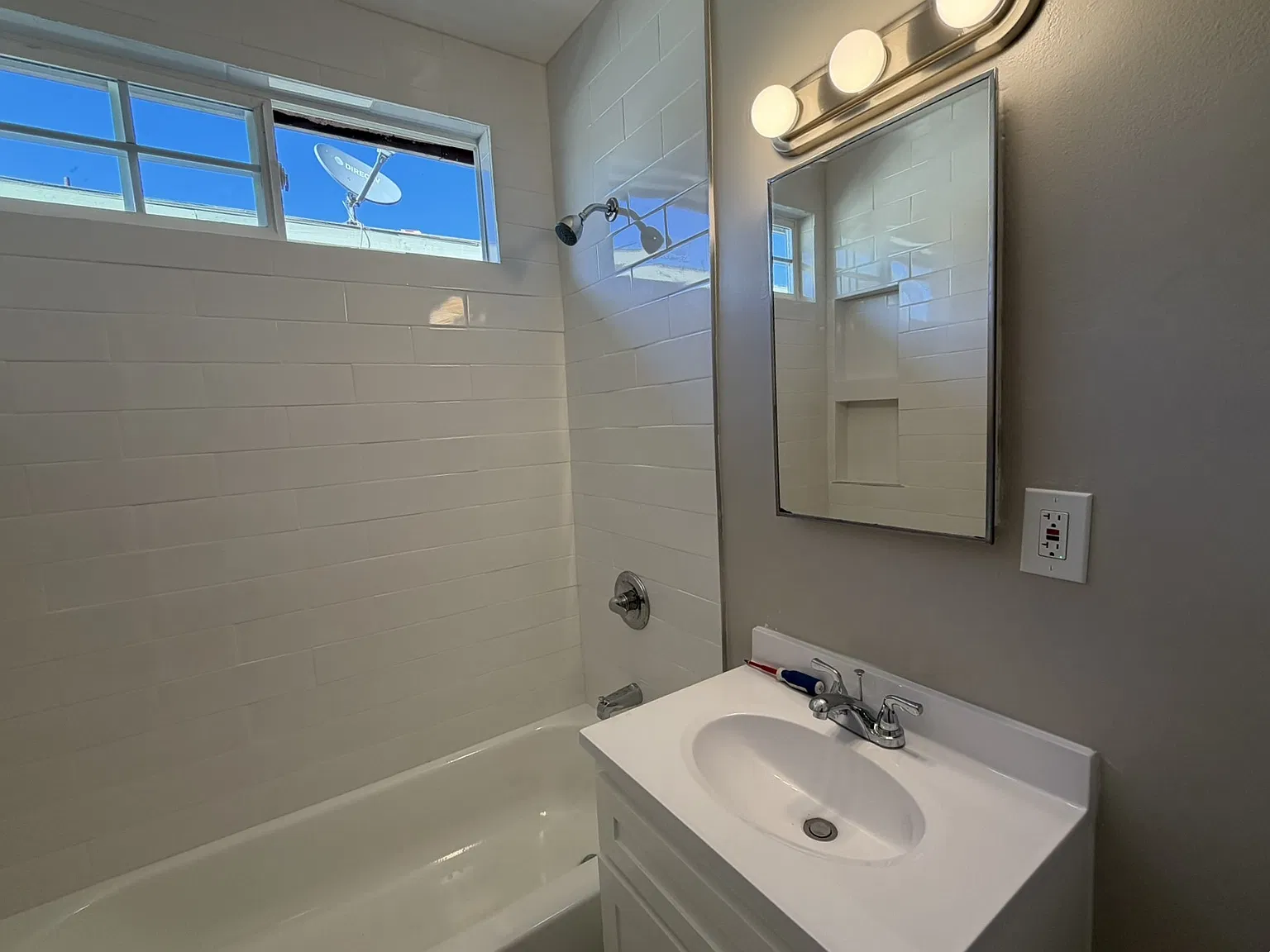 3 bed, 1020 sqft, $2,400 — Photo 4