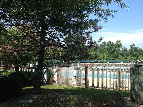 4th image of 8133 Pennington Dr