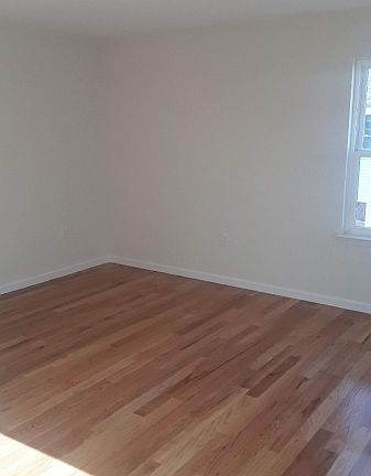 2nd image of 320 Marshall St