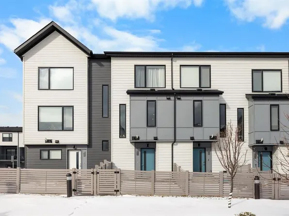 306 E Evanscrest Sq NW, Calgary, AB T3P 1S2