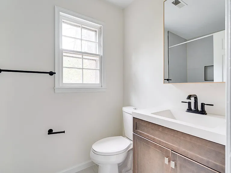 2437 Tilghman Cir — Photo 22