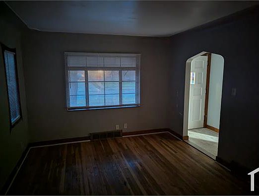 2nd image of 4675 Hereford St